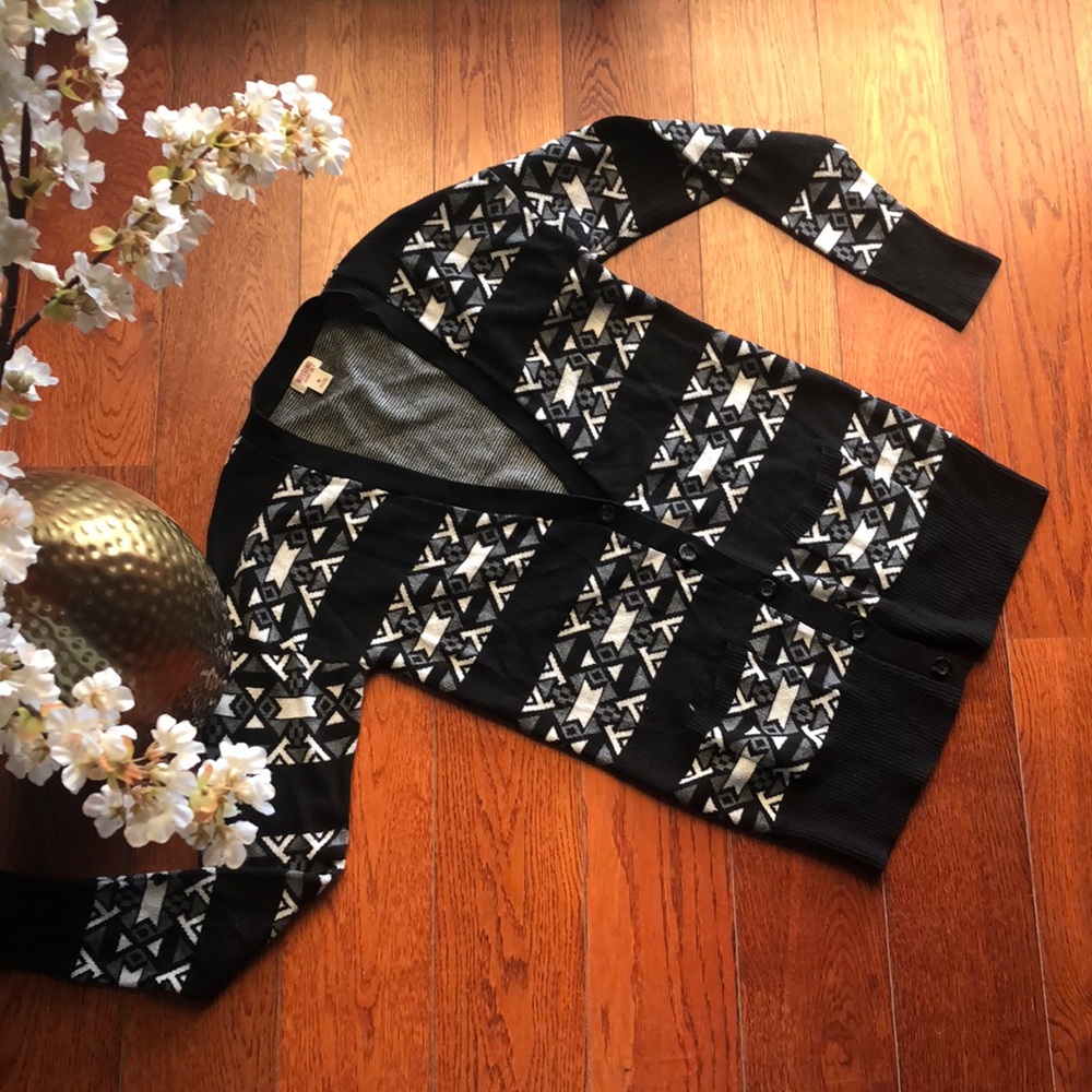 Low V neck bottom down cardigan sweater